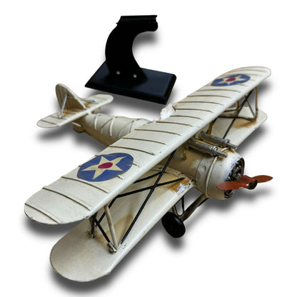 Avión en hojalata decorativo
