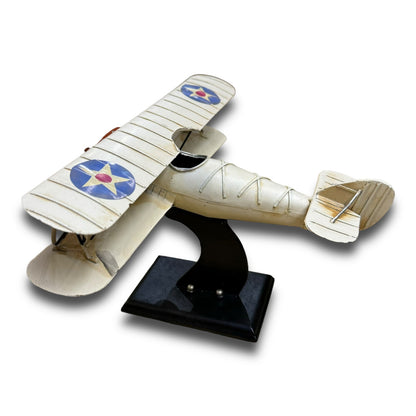 Avión en hojalata decorativo