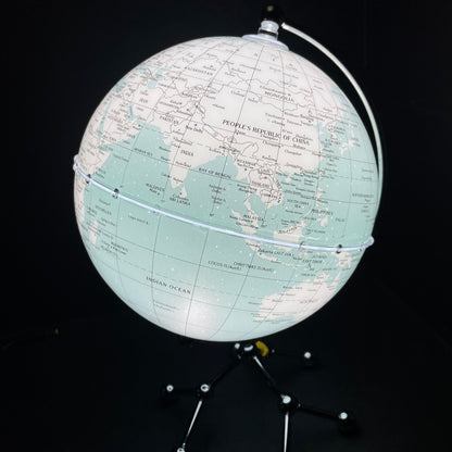 Globo terráqueo con luz recargable 20 cm de diámetro