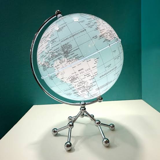 Globo terráqueo con luz recargable 20 cm de diámetro